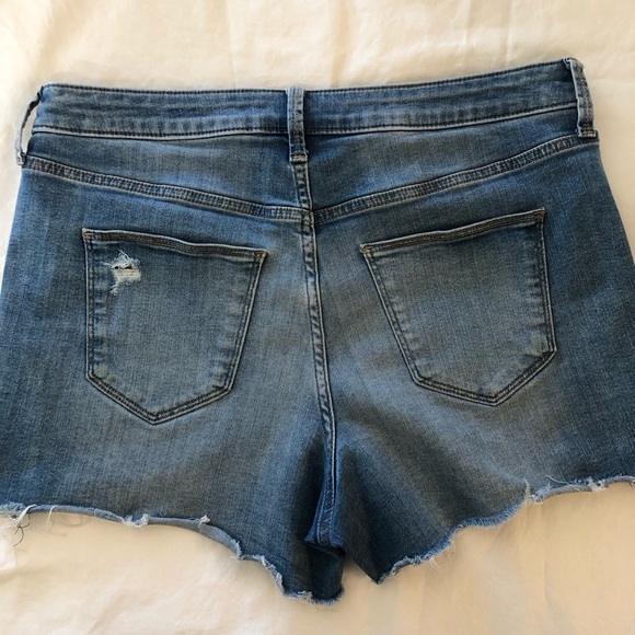 Universal Thread Distressed High Rise Denim Shorts - Picture 4 of 5